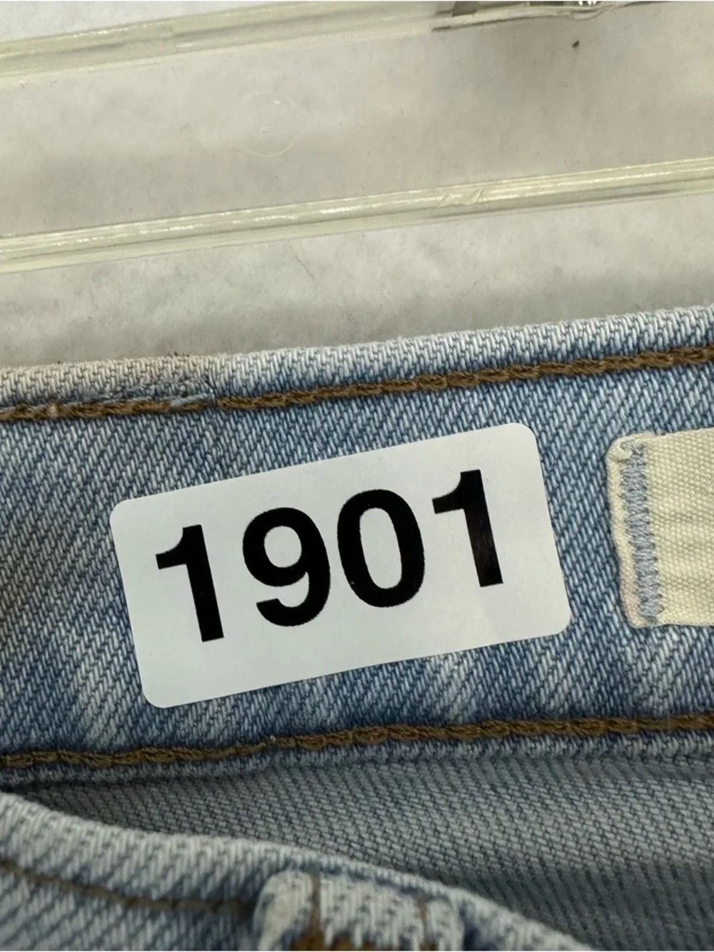 Madewell Mid Rise Classic Straight Light Wash Distressed Jeans 28